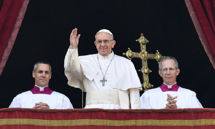 Pope calls for peace in world`s conflict areas in Christmas Day message 